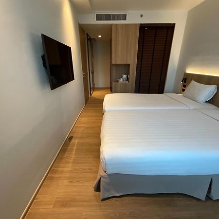 Vic 3 Bangkok Hotel Esterno foto